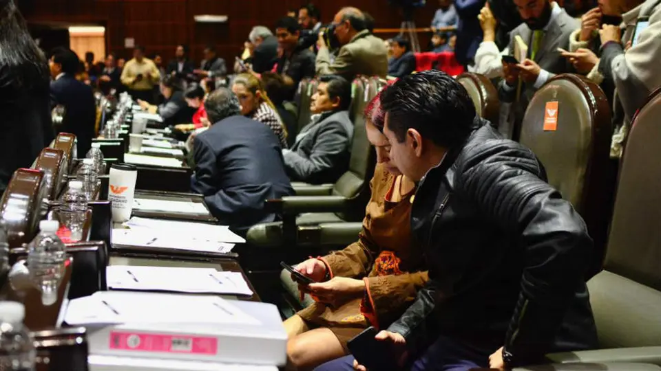 Morena propone quitar concesión a gasolineros involucrados en huachicoleo