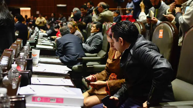 Morena propone quitar concesión a gasolineros involucrados en huachicoleo