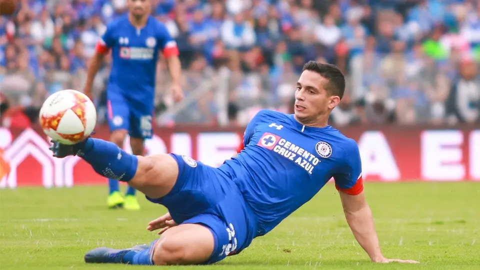 'A Marcone le faltaron muchos hu...': Aficionado de Cruz Azul