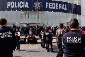 Policía Federal pide a Felipe Calderón como representante sindical
