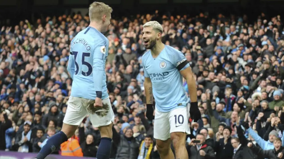 Manchester City aplasta al Chelsea y toma el liderato en la Premier