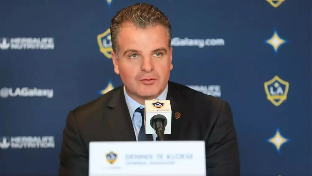Dennis Te Kloese, en una conferencia de prensa con el Galaxy | LA GALAXY