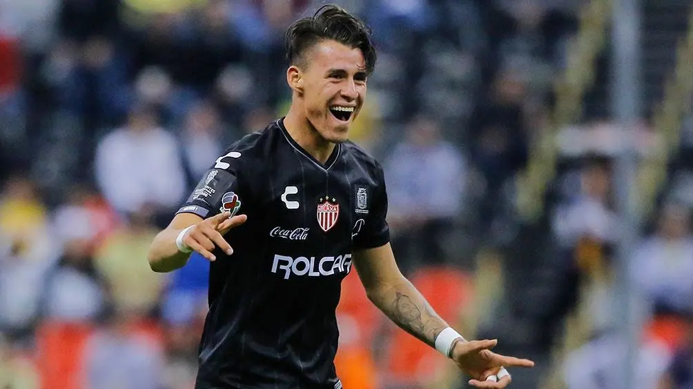 Cristian Calderón festeja un gol con Necaxa | IMAGO7