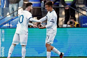 Messi regaló su pulsera de la suerte a Dybala previo al duelo vs Chile