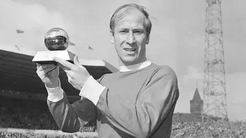 Bobby Chartlon como uno de los ganadores ingleses del Balón de Oro | realmadrid.com