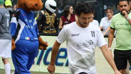 De la pista, a la cancha: entre leyendas mexicanas, Checo Pérez inicia la fiesta del GP de México