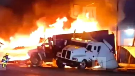 ¡En pleno paro de transportistas! Tráilers se incendian tras un choque en la México-Toluca