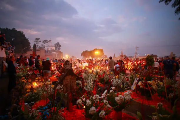 Millones de mexicanos se preparan para recordar a sus seres queridos con ofrendas, flores de cempasúchil y veladoras./ Pixabay