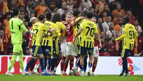 VIDEO: Batalla campal opacó victoria de Galatasaray en el Clásico contra Fenerbahce