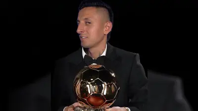 Chivas se burla del Balón de Oro 2026 y presume al Piojo Alvarado como ganador