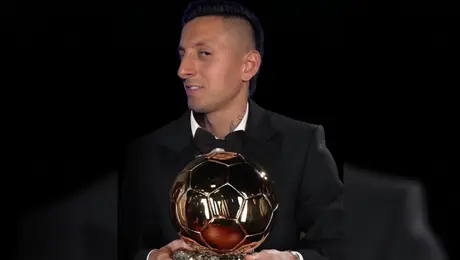 Chivas se burla del Balón de Oro 2026 y presume al Piojo Alvarado como ganador