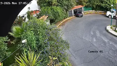 VIDEO: Tesla sale proyectado y choca contra una casa en Cuajimalpa