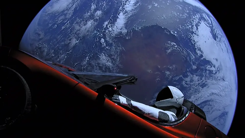 La versión Thrust requiere depósitos que suman 4.8 millones de pesos, sin incluir el costo final del vehículo./ Tesla