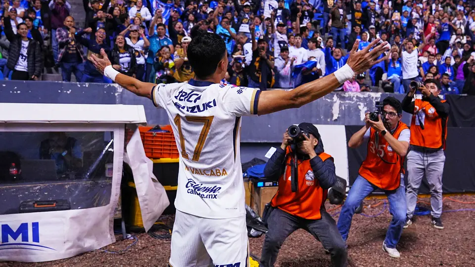 Jorge Ruvalcaba festeja un gol ante Puebla en el Estadio Cuauhtémoc | Imago7
