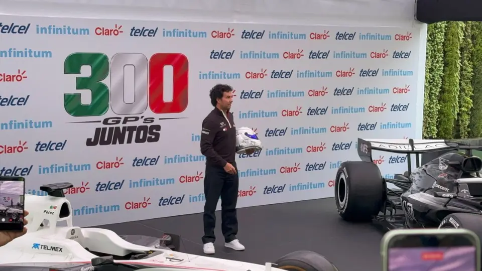Checo Pérez durante el evento de Escudería Telmex previo al Gran Premio de México 2026 | AXEL FERNÁNDEZ
