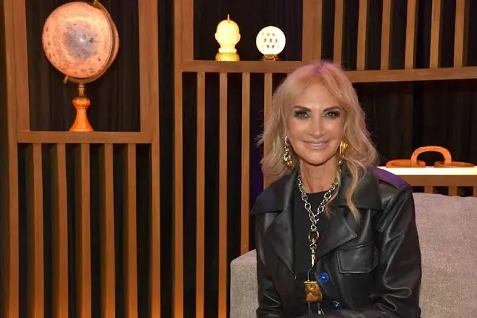 La disputa entre Adela Micha y su excolaboradora comenzó tras el fin de su relación laboral, que derivó en una demanda por una presunta liquidación pendiente./Especial