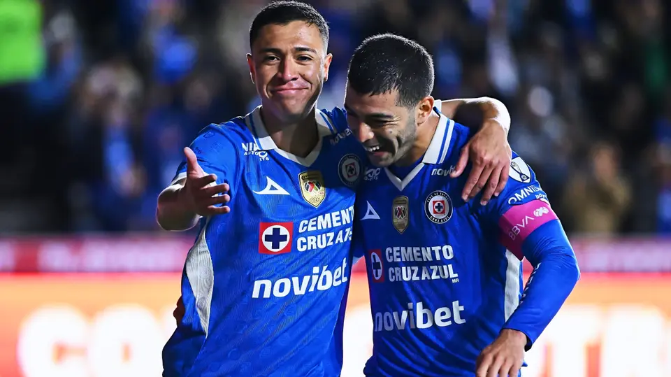Andrés Montaño celebra con Erik Lira | Mexsport