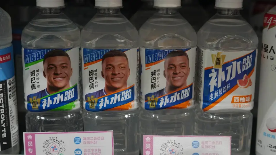 El rostro de Mbappé en una campaña de publicidad en China | AP