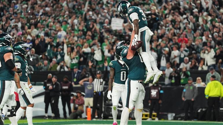 Dameon Pierce festeja una de las anotaciones del Monday Night Football| AP