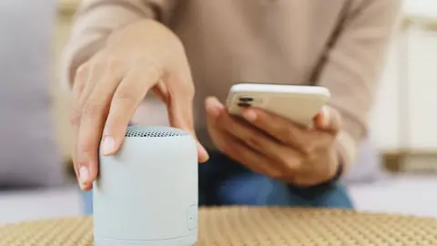 Dejar el Bluetooth activo puede facilitar intentos de conexión en espacios públicos. / iStock