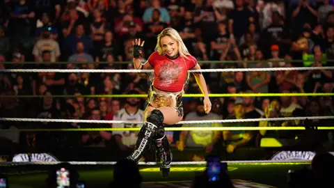 Liv Morgan comparte emotivo momento con Dominik Mysterio tras ganar Royal Rumble