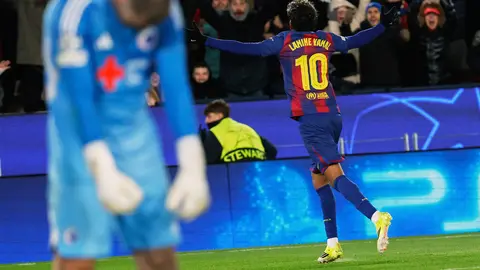 Lamine Yamal hizo el segundo gol de Barcelona ante Copenhague | AP