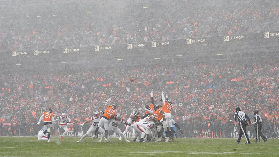 Andy Borregales falló dos intentos de gol de campo en el partido contra Broncos | AP