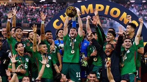 Santiago Giménez en la celebración de la Copa Oro 2023 con la Selección Mexicana | MEXSPORT