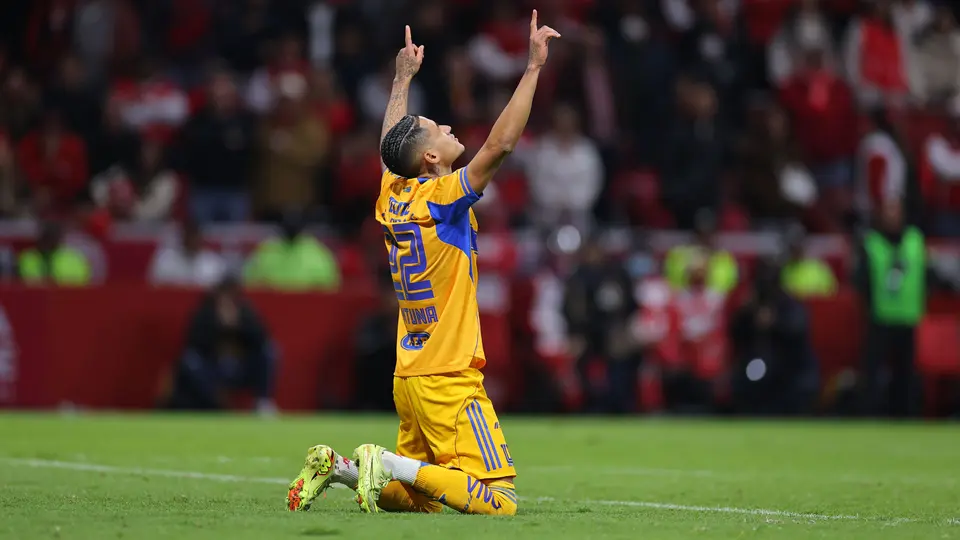 Antuna festeja gol con Tigres