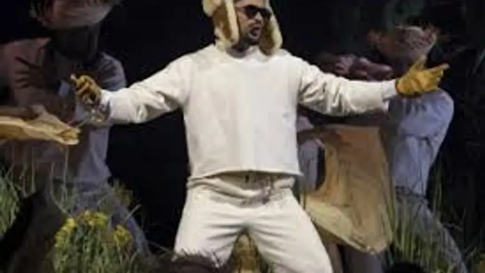 El 'Conejo Malo' es el artista principal del medio tiempo del Super Bowl 2026. / AP