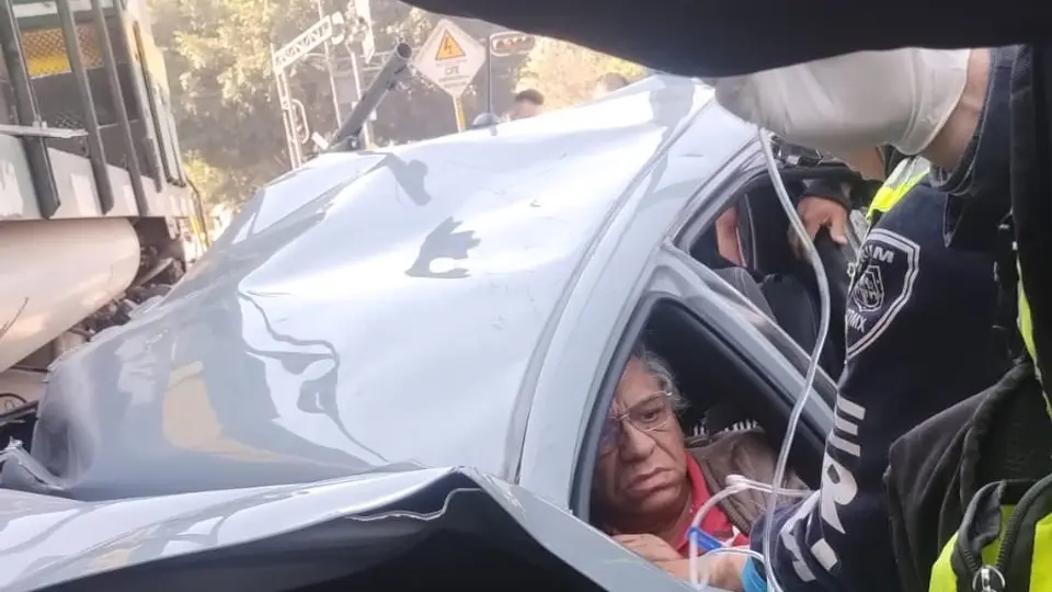 El señor, de unos 60 años, se salvó de milagro a pesar de lo aparatoso del accidente / Especial