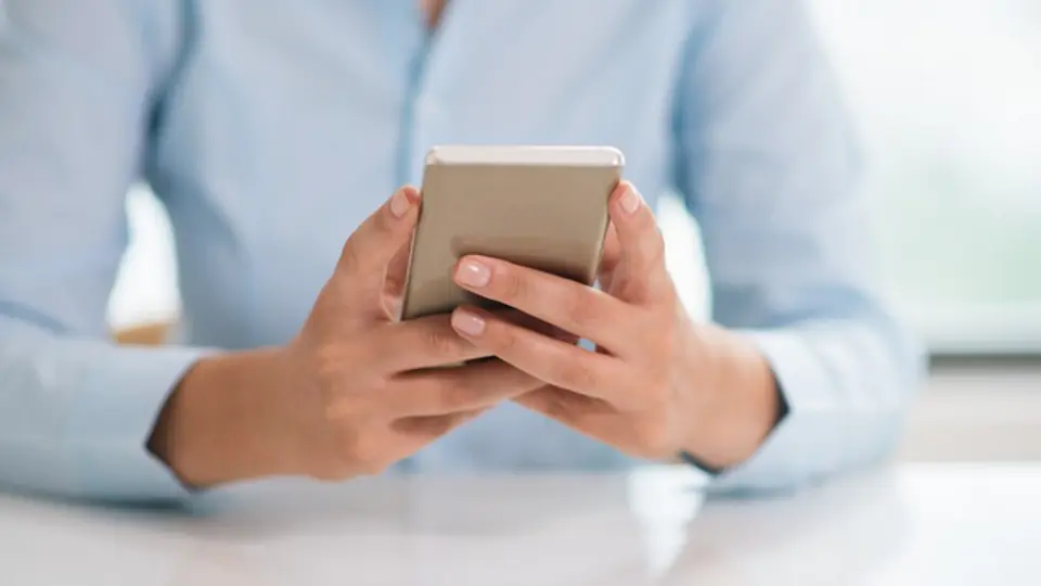 Cualquier mensaje extraño que detectes bloquéalo o repórtalo antes las autoridades / FREEPIK