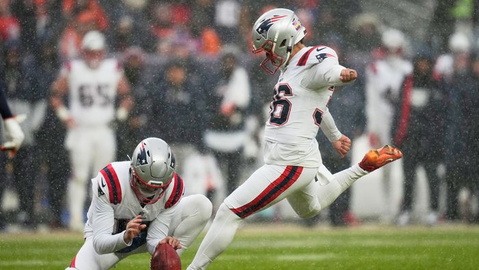 Andy Borregales en un intento de gol de campo contra Denver en la Final de la AFC | AP