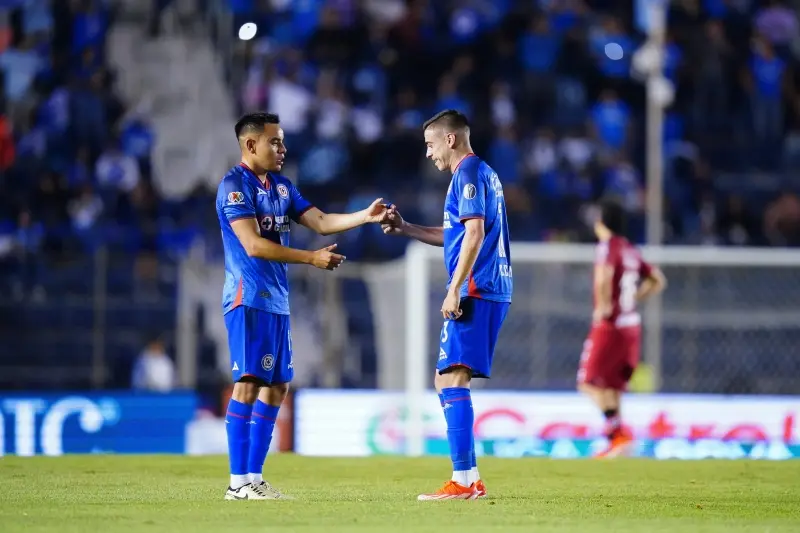 Camilo Cándido y Charly Rodríguez en partido con Cruz Azul