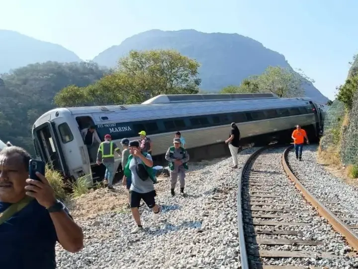 La caja negra del tren reveló que el exceso de velocidad provocó el descarrilamiento / Redes Sociales
