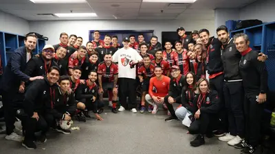 Peso Pluma demuestra su pasión por Atlas en el duelo amistoso ante Cruz Azul