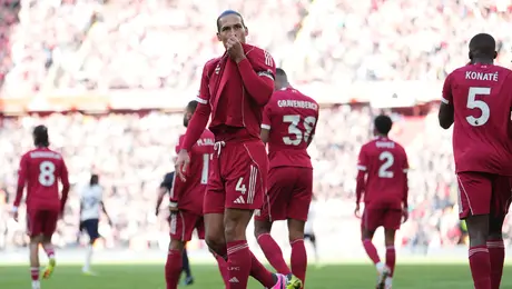 Van Dijk explota tras el mal momento del Liverpool: “Le fallamos a nuestros fans”