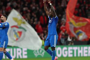 Vinicius Jr. en el Stadio da Luz durante el juego de ida entre Benfica y Real Madrid | AP