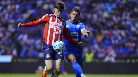 Armando González y Erik Lira en duelo de Liga MX | IMAGO7