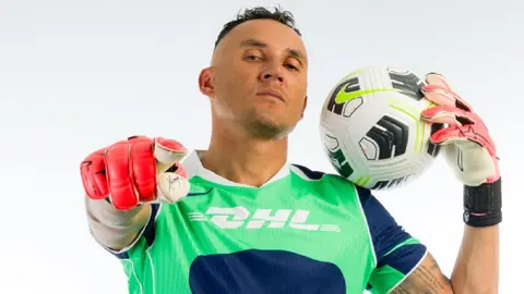 Keylor navas con nuevo jersey de Pumas I PUMAS