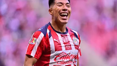 Chivas amarra a Daniel Aguirre por cuatro años más
