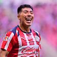Chivas amarra a Daniel Aguirre por cuatro años más