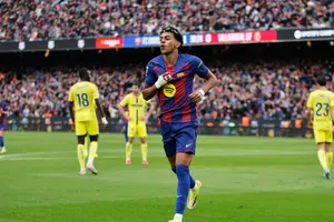 Flick respalda a Yamal tras no sentir confianza: "cuando disfruta jugando al futbol, es perfecto para nosotros"