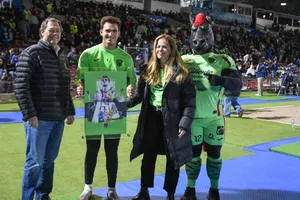 Esposo de Alejandra de la Vega, presidenta de Juárez, presentó problemas de salud en el duelo ante Atlas
