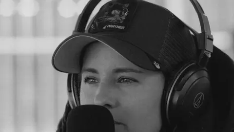 Saskia reafirmó que el propósito de su podcast es el de comprender las raíces de la violencia para contribuir a su prevención. /  @saskianino