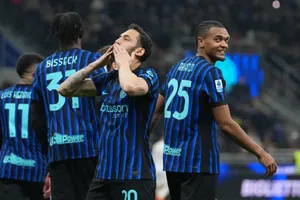 Inter de Milán vence cómodamente Genoa; Johan Vásquez jugó todo el partido