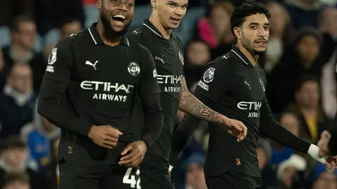Manchester City gana sin Haaland ante Leeds y mantiene presión sobre el Arsenal en la Premier