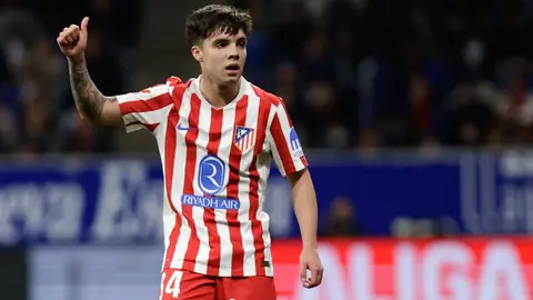 Julio Díaz pudo ver su debut en el partido en el Carlos Tartiere | X: @Atleti