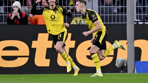 Festejo de Schlotterbeck después de la primera anotación del juego | AP