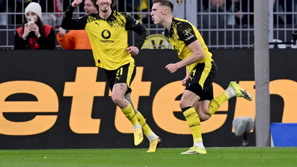 Festejo de Schlotterbeck después de la primera anotación del juego | AP